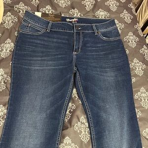 brand new pair of great wrangler boot cut jeans !! never worn and still has tags